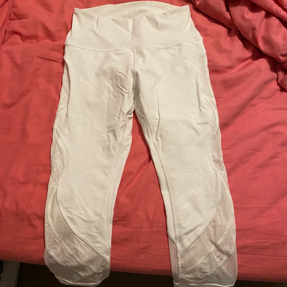 White lululemon leggings